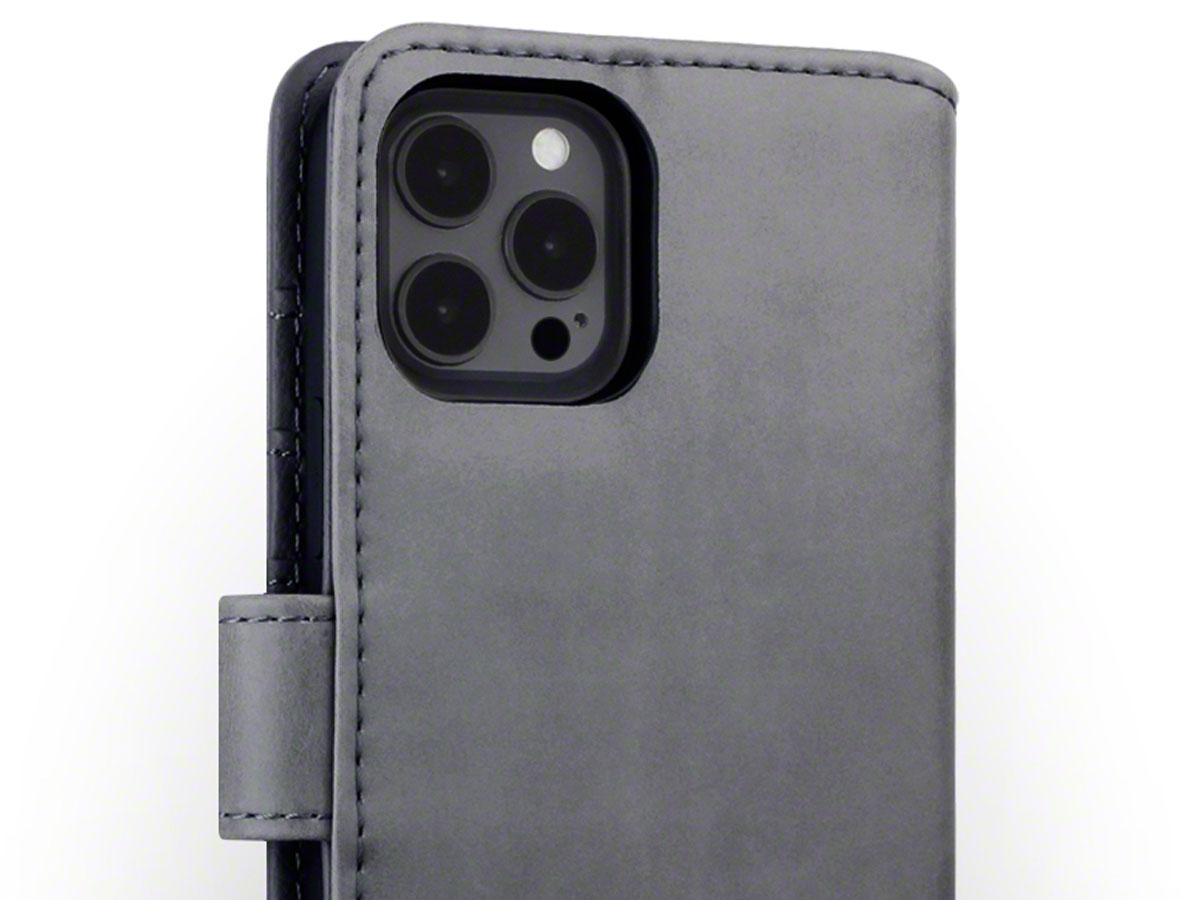 CaseBoutique Leather Wallet Grijs Leer - iPhone 12/12 Pro hoesje