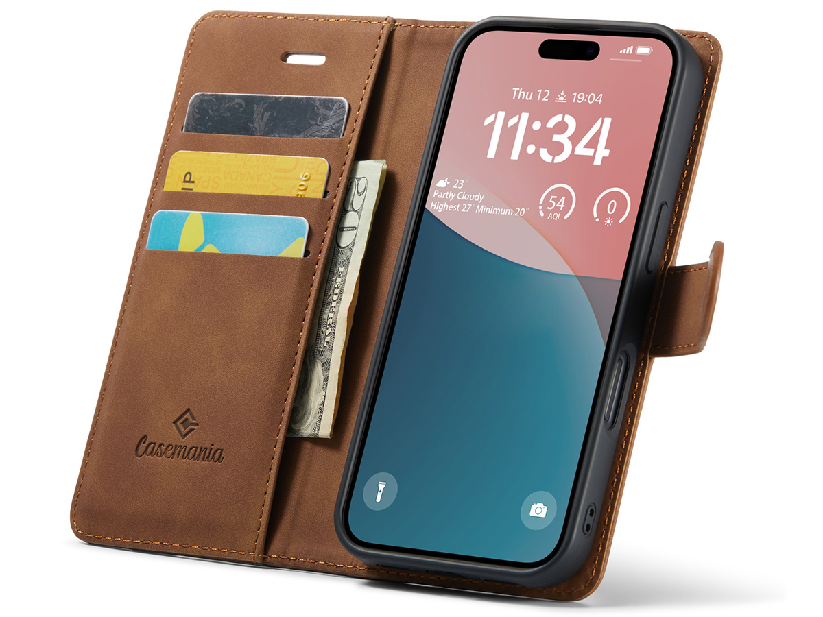 CaseMania 2in1 Magnetic Bookcase Cognac - iPhone 16 Hoesje