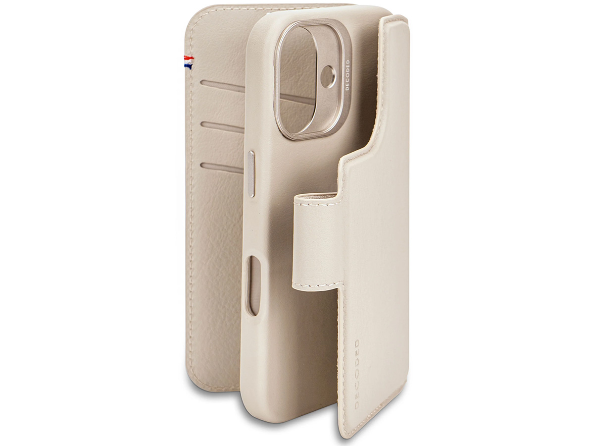 Decoded Leather Detachable Wallet Case Beige - iPhone 16 hoesje