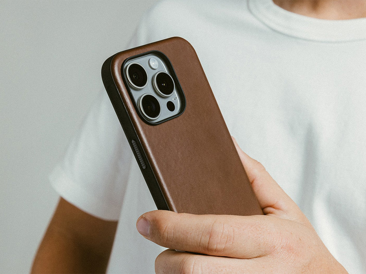 Nomad Modern Leather Case Bruin - iPhone 16 hoesje