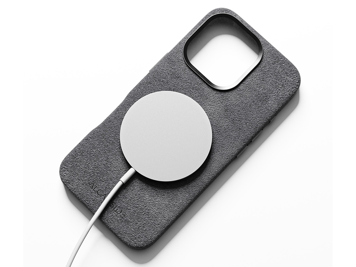 Alcanside Alcantara MagSafe Case Nardo Grey - iPhone 16 Pro hoesje