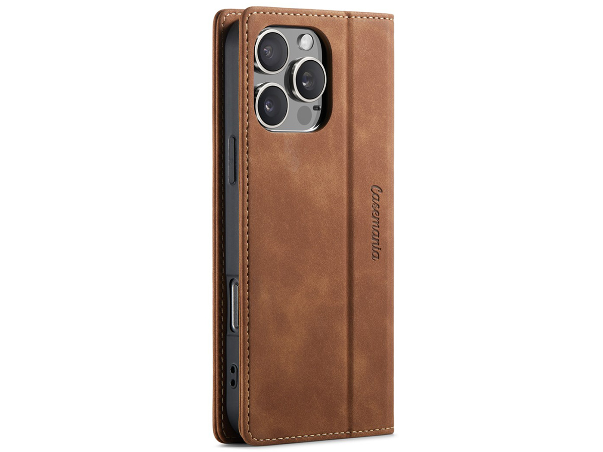 CaseMania Vintage Slim Bookcase Cognac - iPhone 16 Pro hoesje