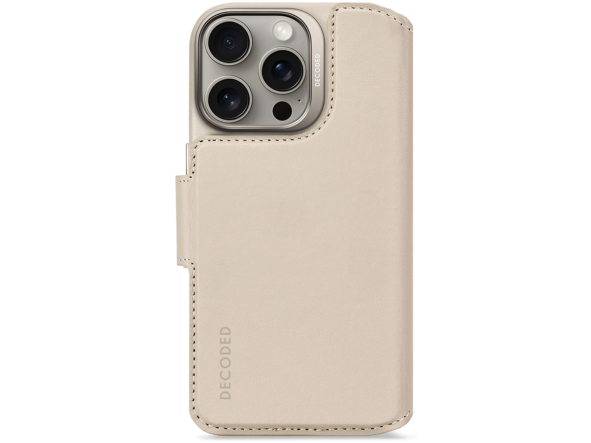 Decoded Leather Detachable Wallet Case Beige - iPhone 16 Pro hoesje