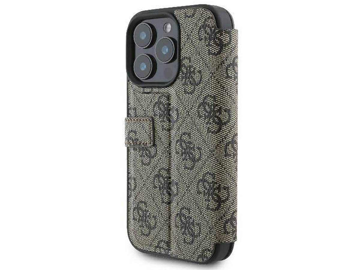 Guess Big 4G Monogram Bookcase Bruin - iPhone 16 Pro hoesje