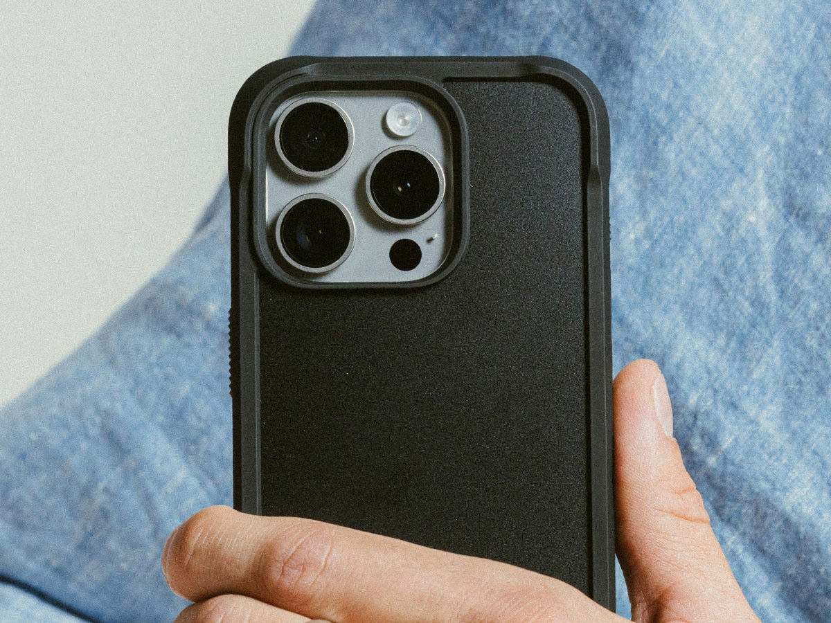 Nomad Rugged Case Zwart - iPhone 16 Pro hoesje