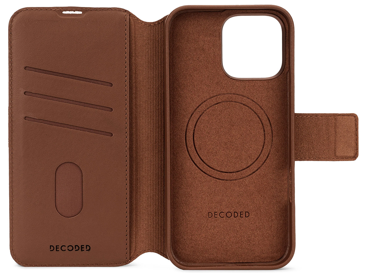 Decoded Leather Detachable Wallet Case Bruin - iPhone 16 Pro Max hoesje