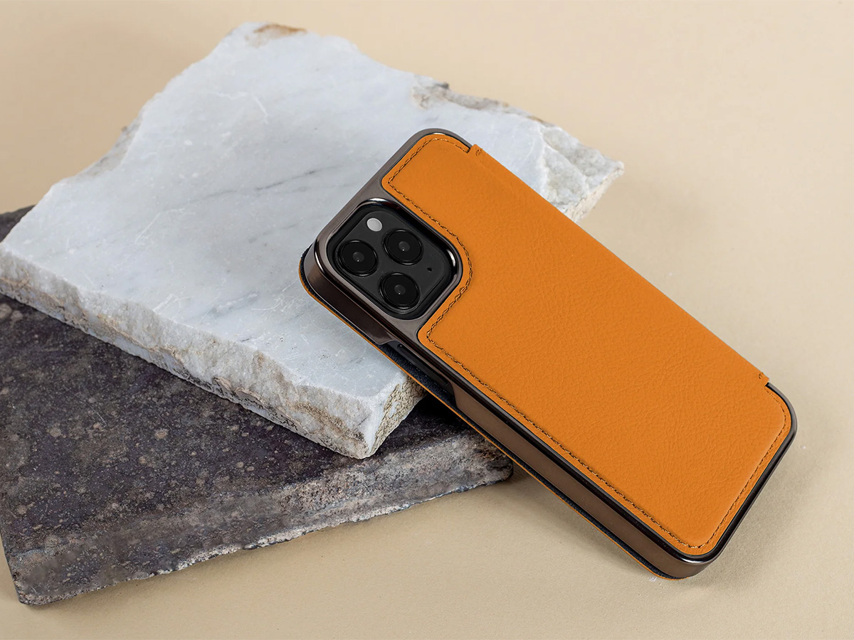 Greenwich Blake MagSafe Leather Folio Arancia Orange - iPhone 16 Pro Hoesje