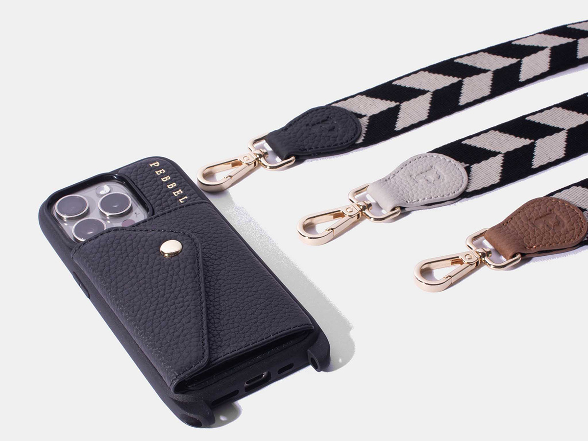 Pebbel Crossbody Case met Jessie Koord - iPhone 15 Hoesje Leer Zwart